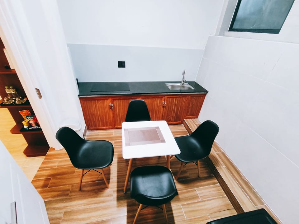 Superior Quadruple Room | Private kitchenette | Mini-fridge, paper towels