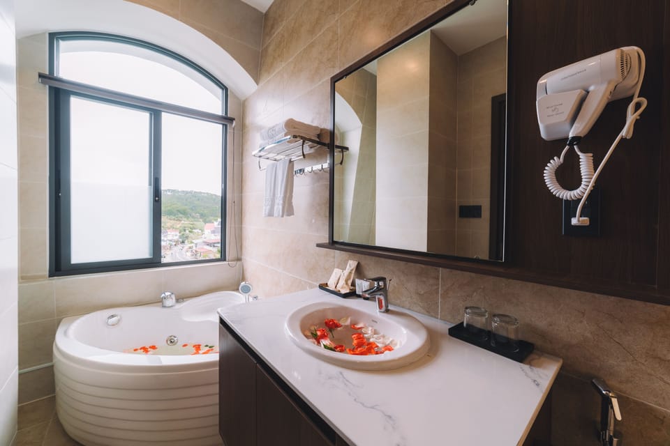 Premier Double Room | Bathroom | Hair dryer, slippers, bidet, towels