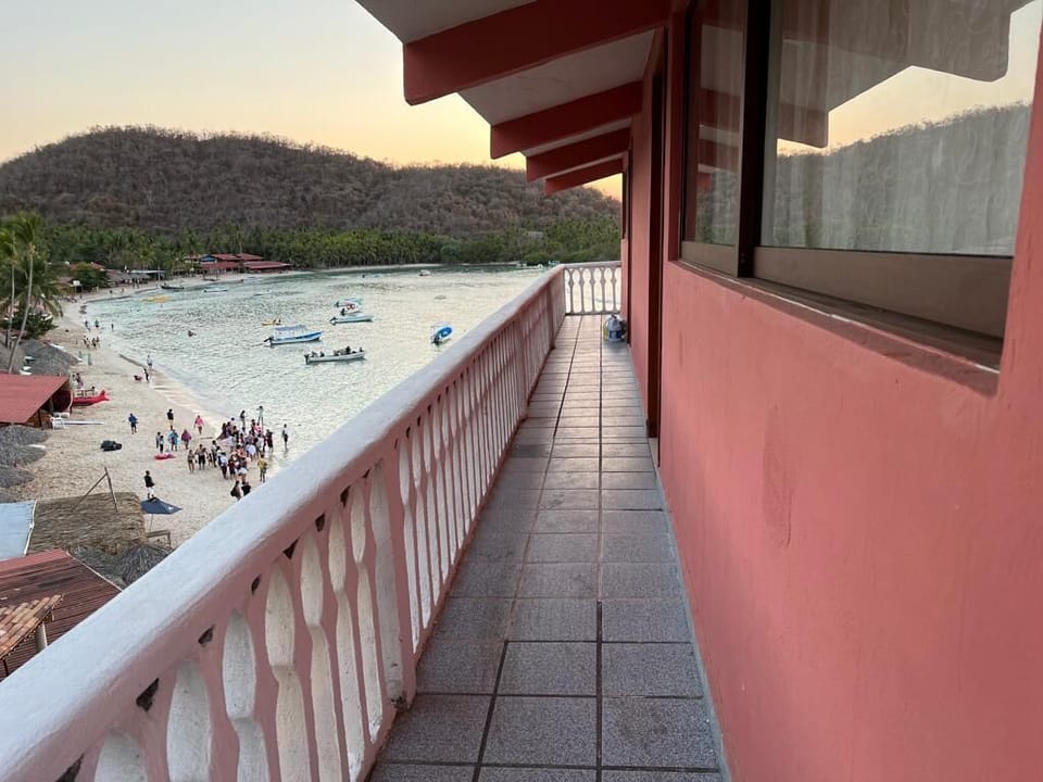 Casa Arecas Bed and Breakfast in Zihuatanejo