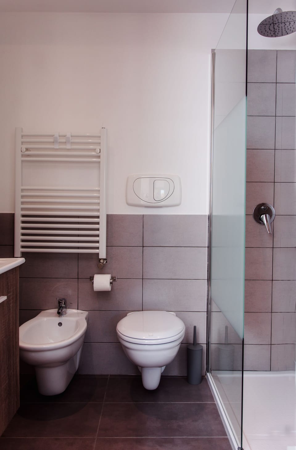Double Room | Bathroom | Free toiletries, hair dryer, slippers, bidet