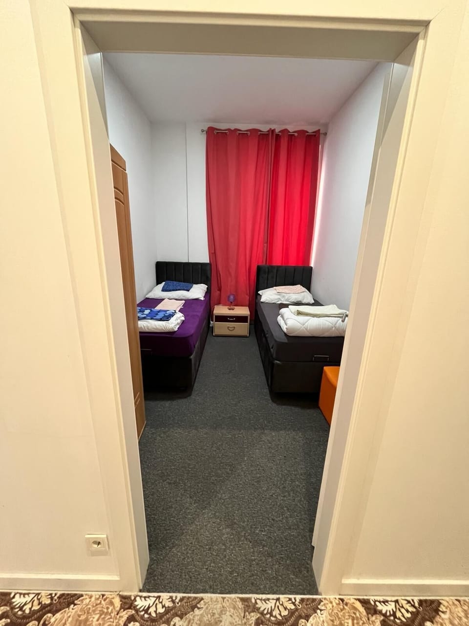 Basic Double or Twin Room, Non Smoking, Shared Bathroom | WiFi (free), bed sheets