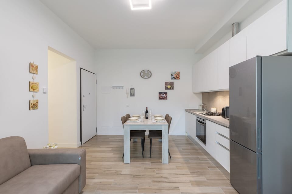 Basic Apartment, Multiple Beds | Private kitchen | Fridge, microwave, oven, stovetop
