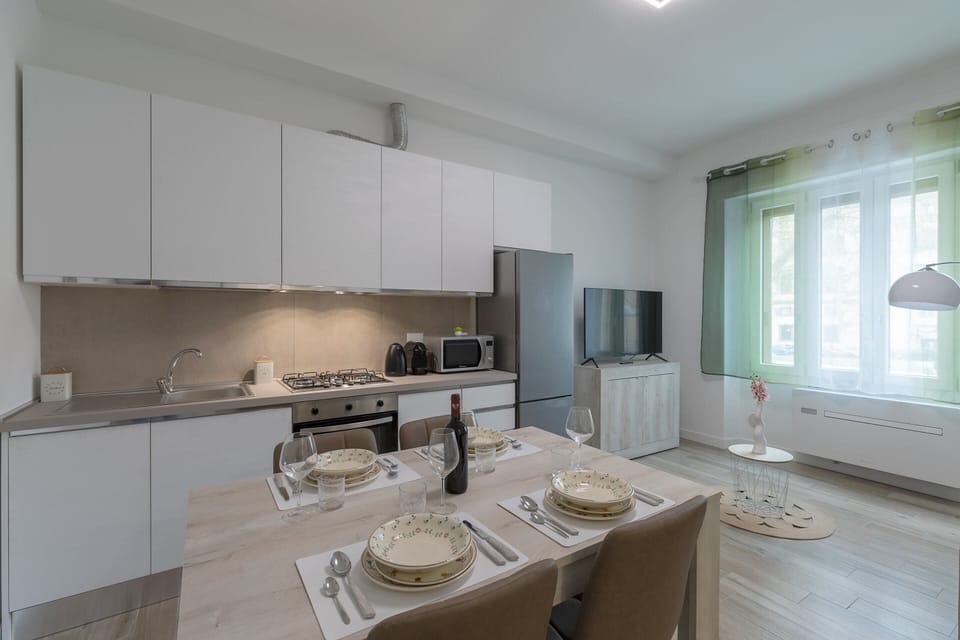 Basic Apartment, Multiple Beds | Private kitchen | Fridge, microwave, oven, stovetop