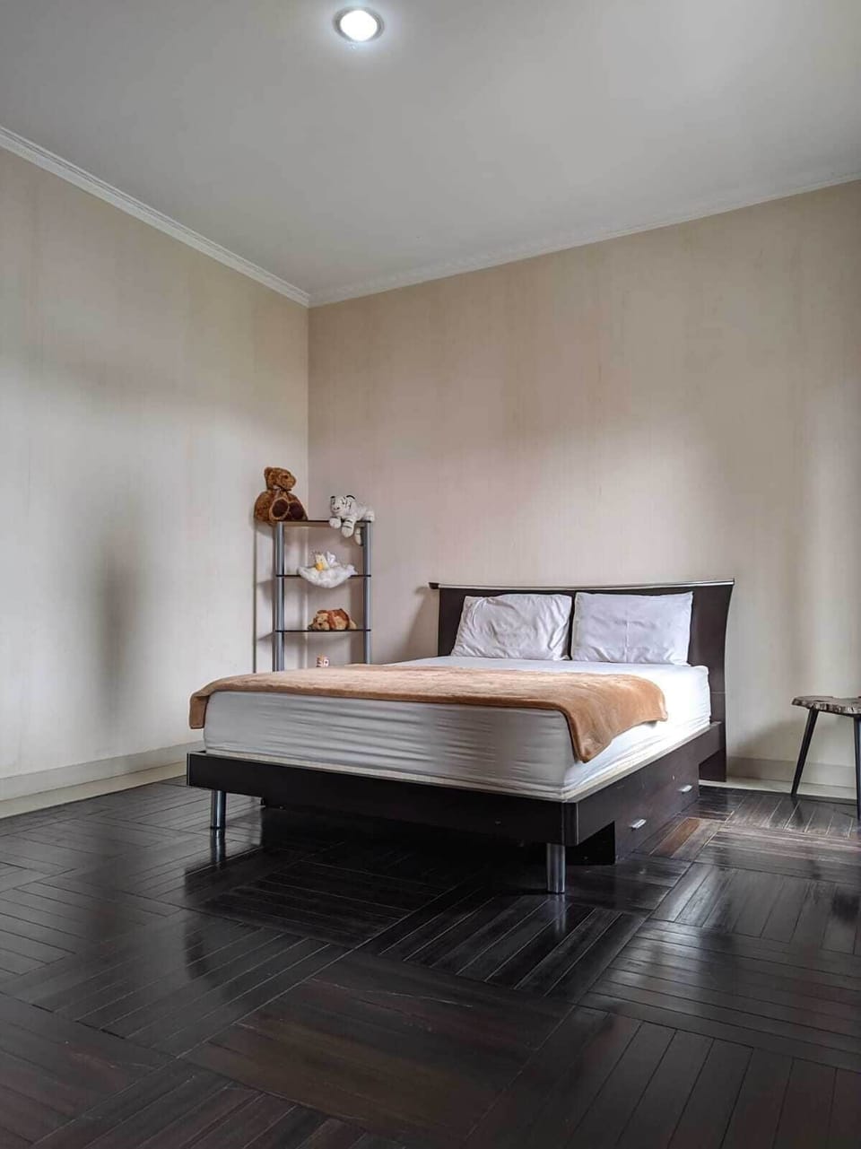 Standard Double Room | In-room safe, desk, iron/ironing board, bed sheets