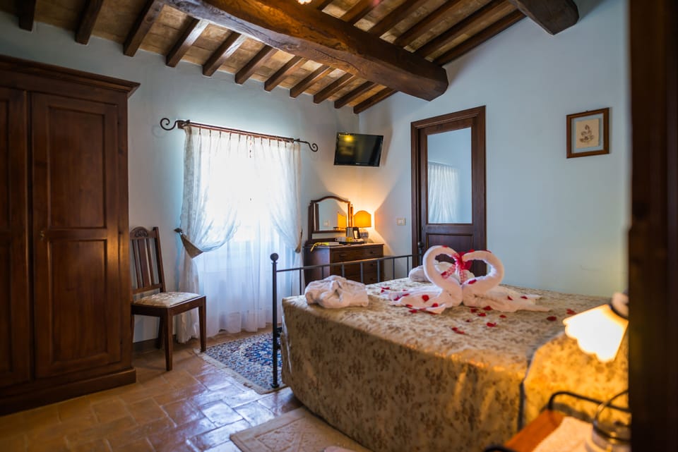 Classic Room, 1 Bedroom, Non Smoking, Air conditioning | Premium bedding, down comforters, memory foam beds, minibar