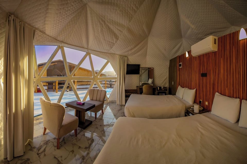 Suite, 1 Bedroom, Hot Tub | Minibar, WiFi (free), bed sheets