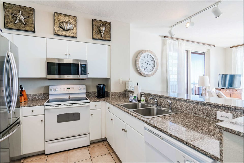 Condo, Multiple Beds, Balcony, Ocean View (Sunset Shores) | Private kitchen | Fridge, microwave, oven, stovetop