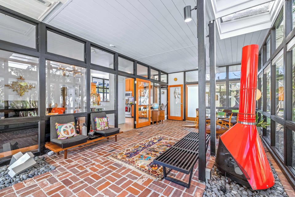 House, Multiple Beds, Fireplace, Garden View (Mid Century Modern Experience) | Interior