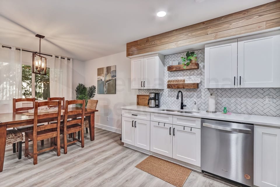 Condo, 3 Bedrooms | Private kitchen | Fridge, oven, coffee/tea maker, toaster