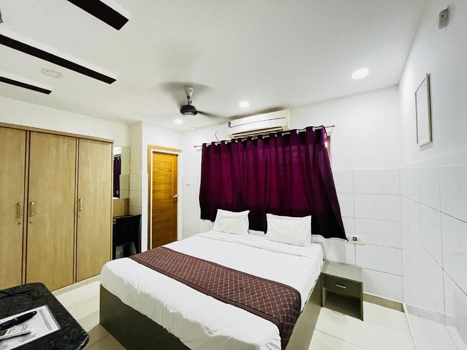 Classic Room | Memory foam beds, in-room safe, individually furnished, desk