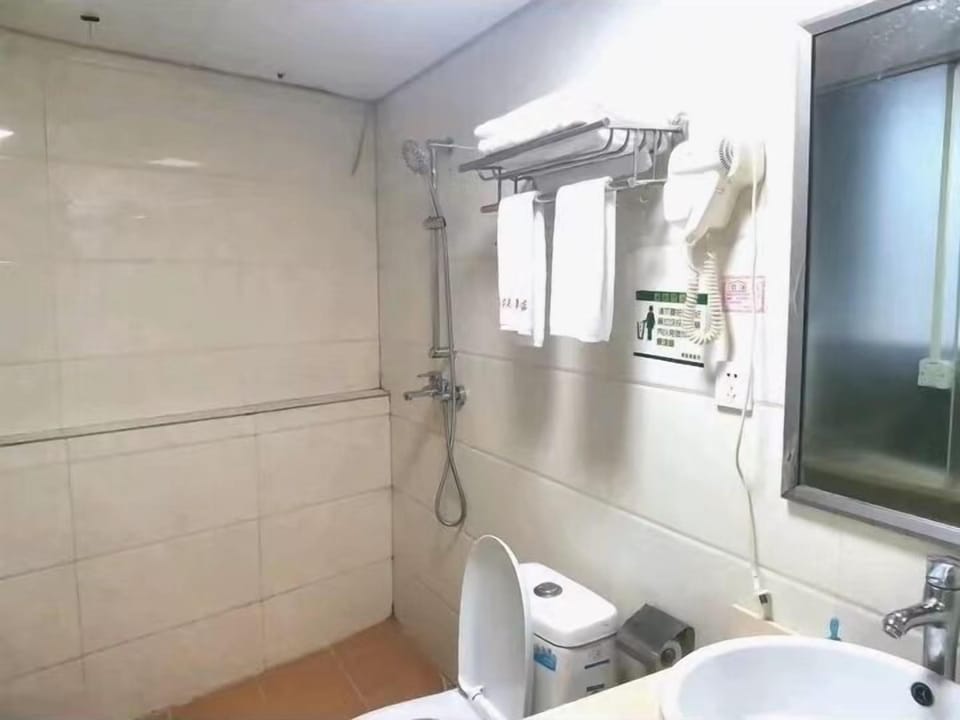 Single Room | Bathroom