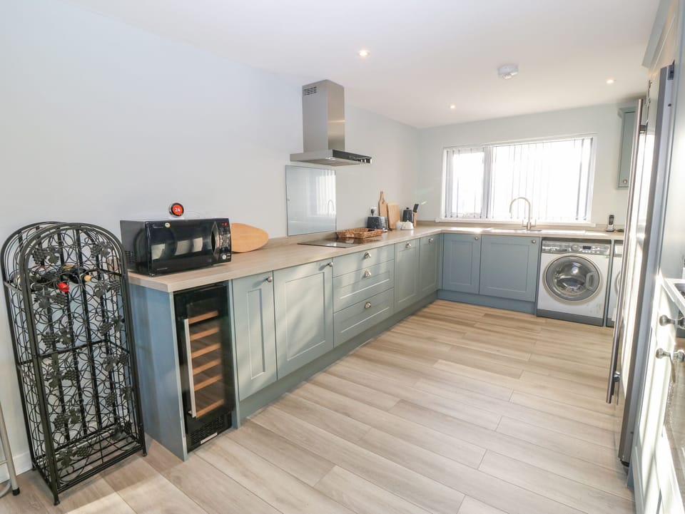 Fridge, dishwasher, cookware/dishes/utensils