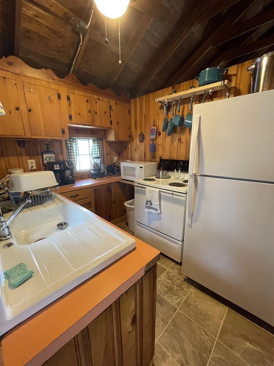 Villa, 2 Bedrooms | Private kitchen | Fridge, oven, coffee/tea maker, toaster