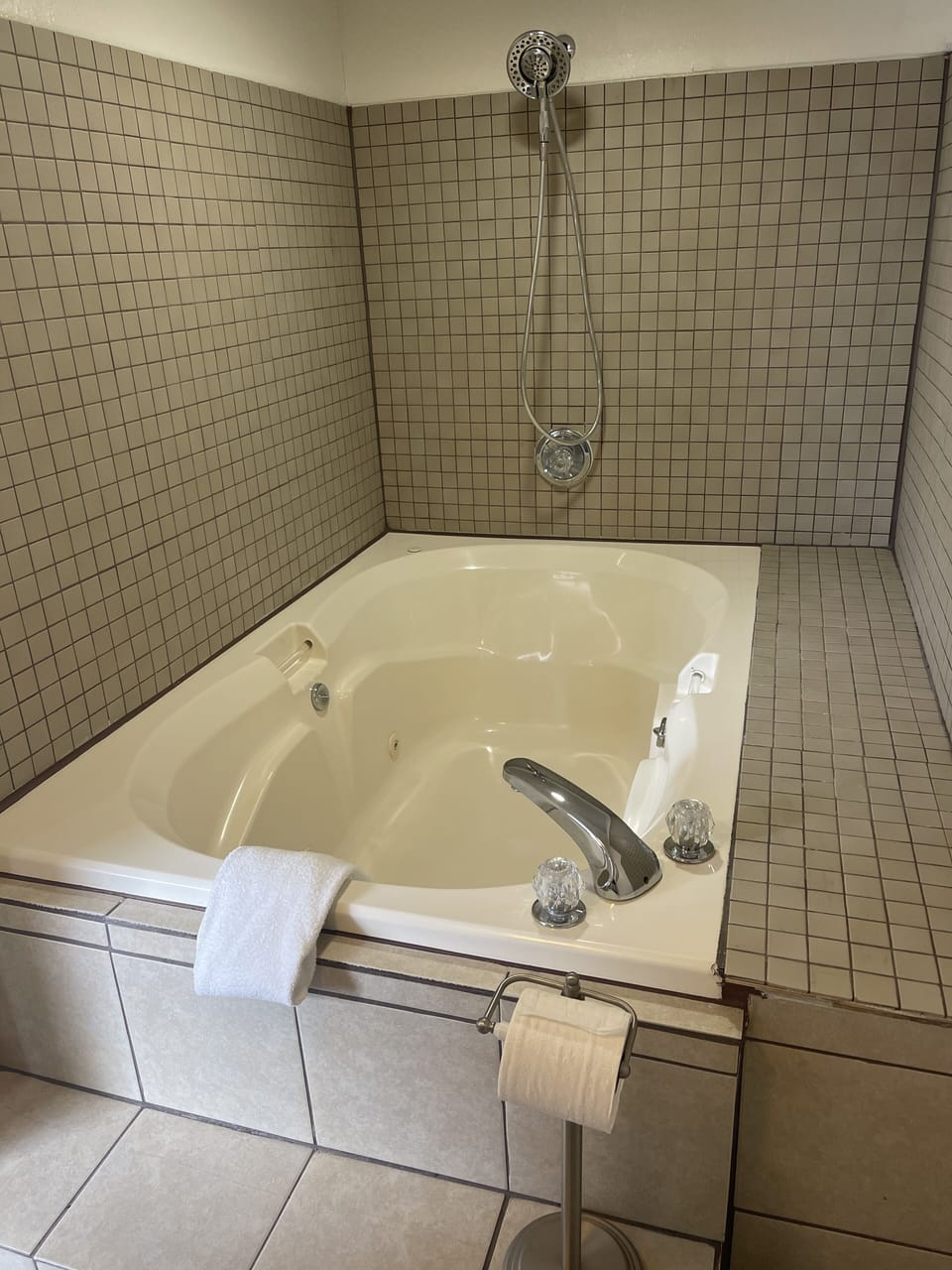 Luxury Studio Suite | Bathroom