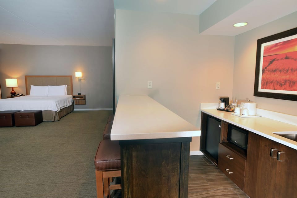 Studio, 2 Queen Beds, Refrigerator & Microwave (Wet Bar) | Private kitchen | Fridge