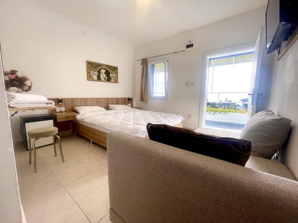 Panoramic Double Room | Minibar, desk, soundproofing, free WiFi