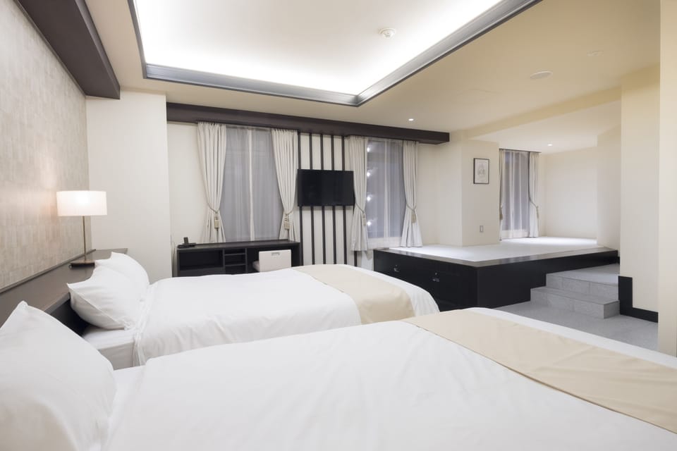 Deluxe Twin, Non Smoking | Down comforters, individually decorated, iron/ironing board, free WiFi