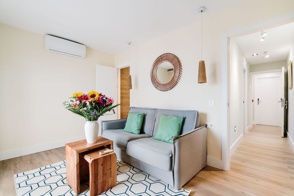 Junior Suite, Sea View, Oceanfront | Living area | Plasma TV