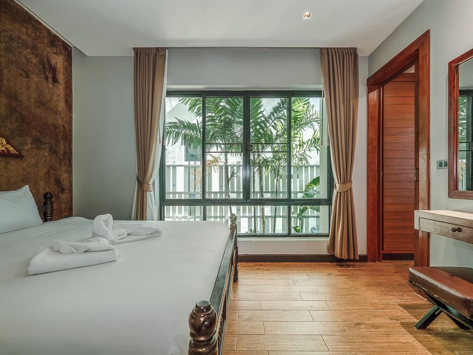 Deluxe Room | In-room safe, desk, blackout drapes, free WiFi