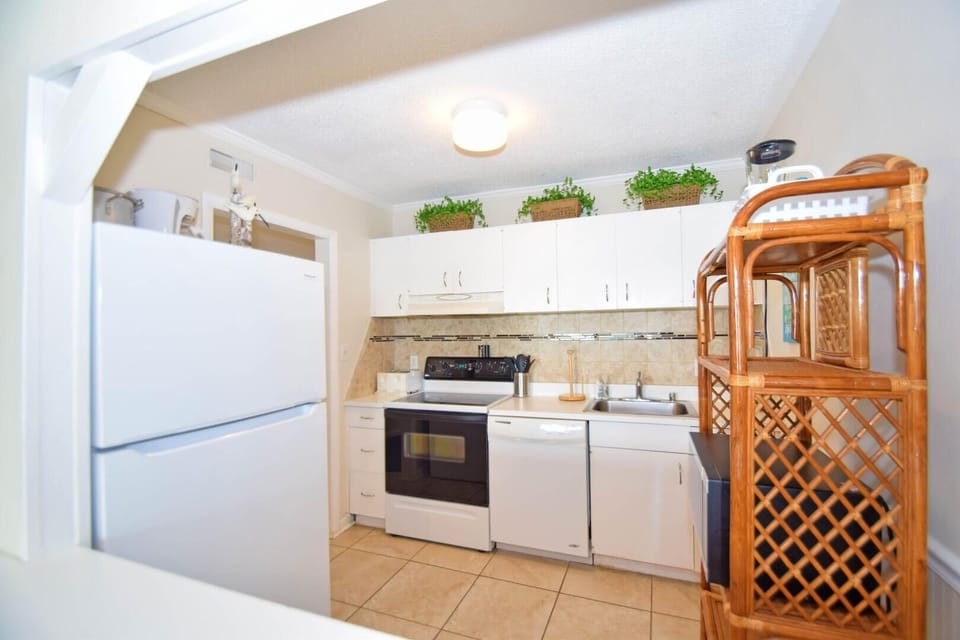 Condo, 2 Bedrooms | Private kitchen | Coffee/tea maker, fridge, toaster