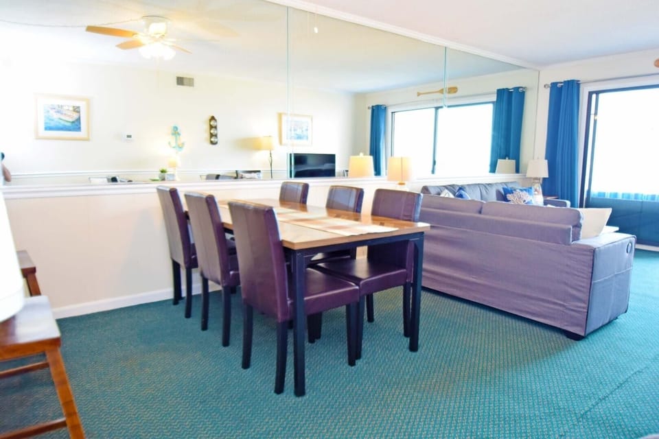 Condo, 2 Bedrooms | Dining