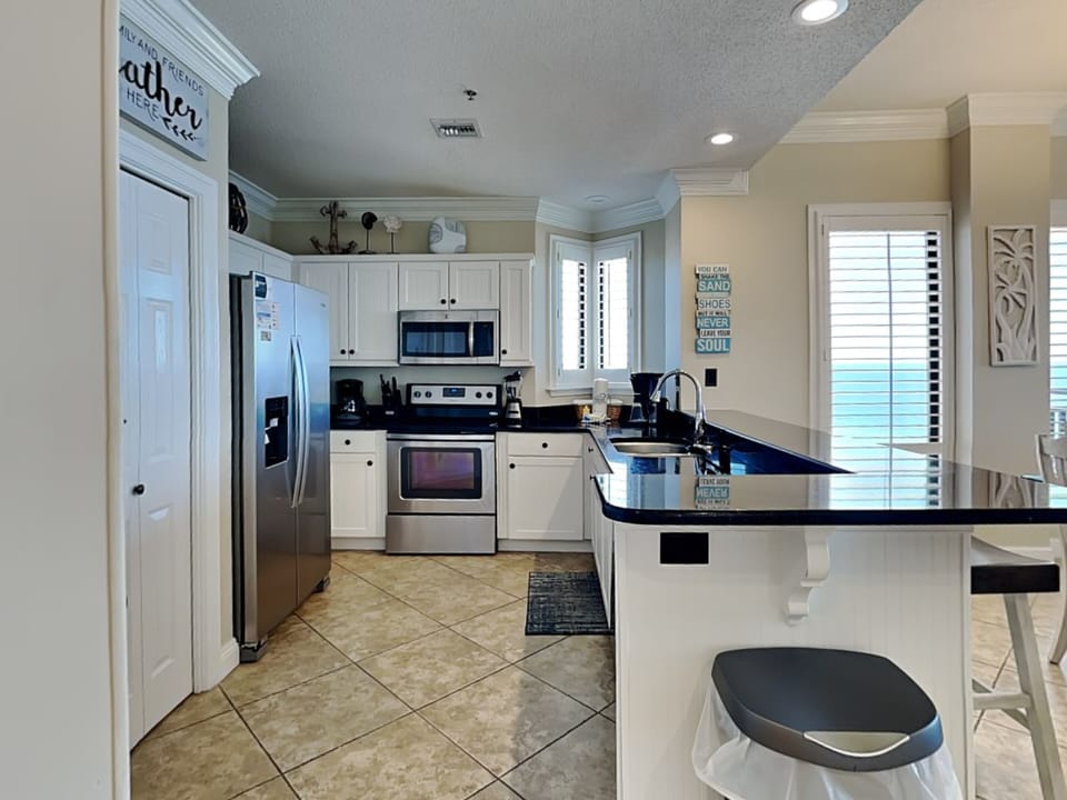 Condo, Multiple Beds, Jetted Tub, Ocean View (#1501W) | Private kitchen | Fridge, microwave, oven, stovetop