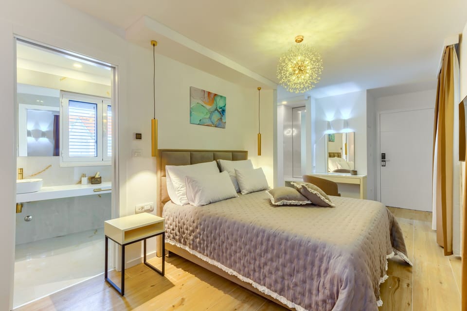 Superior Room | In-room safe, desk, blackout drapes, soundproofing