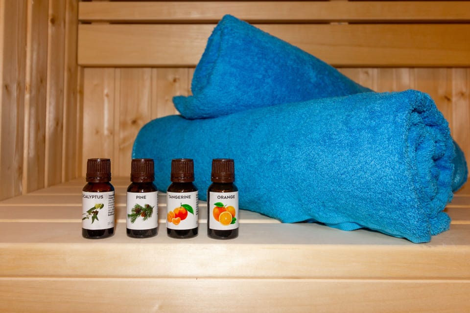 Couples treatment rooms, body treatments, hydrotherapy, aromatherapy
