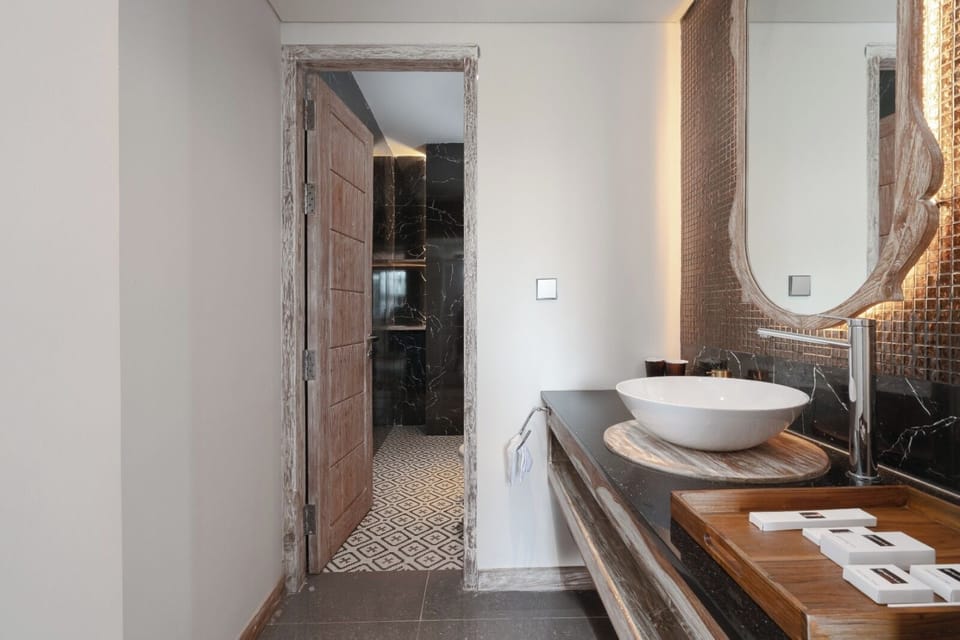 Family Suite (102) | Bathroom | Shower, hair dryer, slippers, bidet