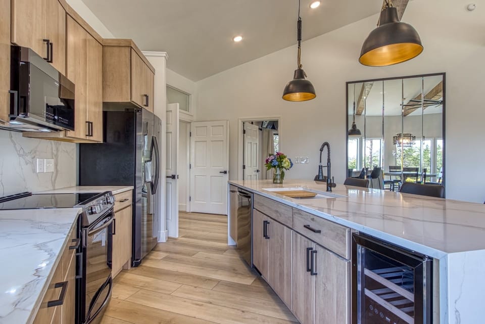 Cabin, 2 Bedrooms | Private kitchen | Coffee/tea maker, fridge, oven, toaster