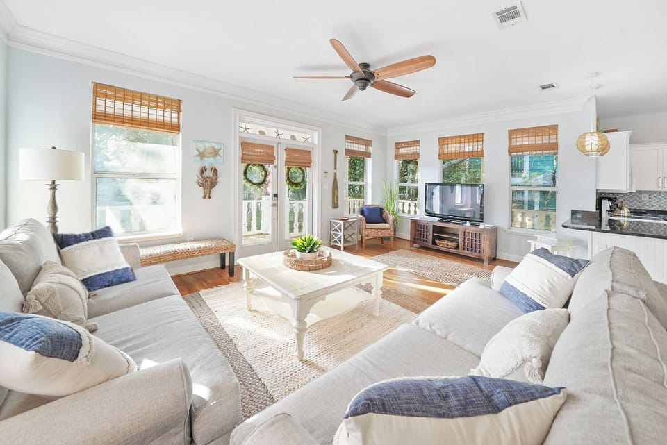 House, Multiple Beds, Fireplace, Garden View | Living area