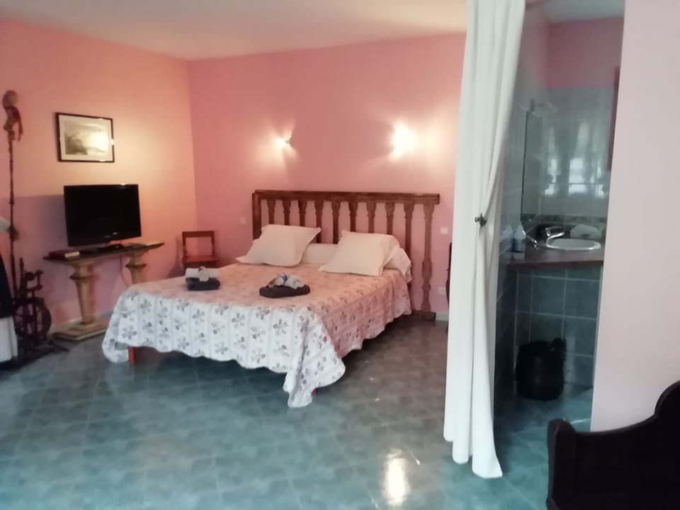 Comfort Room | Individually decorated, individually furnished
