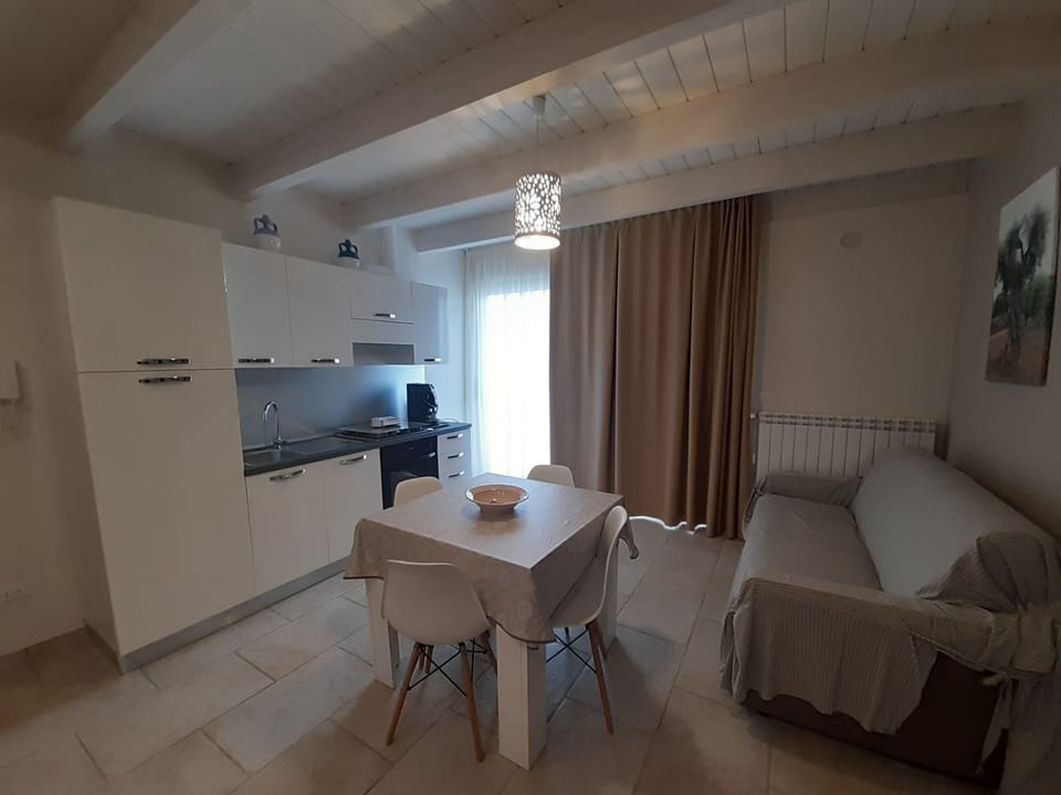 Family Double Room | Iron/ironing board, free WiFi, bed sheets