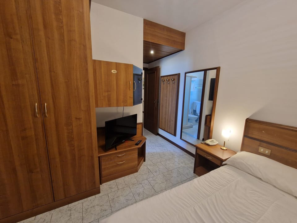 Double Room Single Use | Premium bedding, down comforters, desk, iron/ironing board