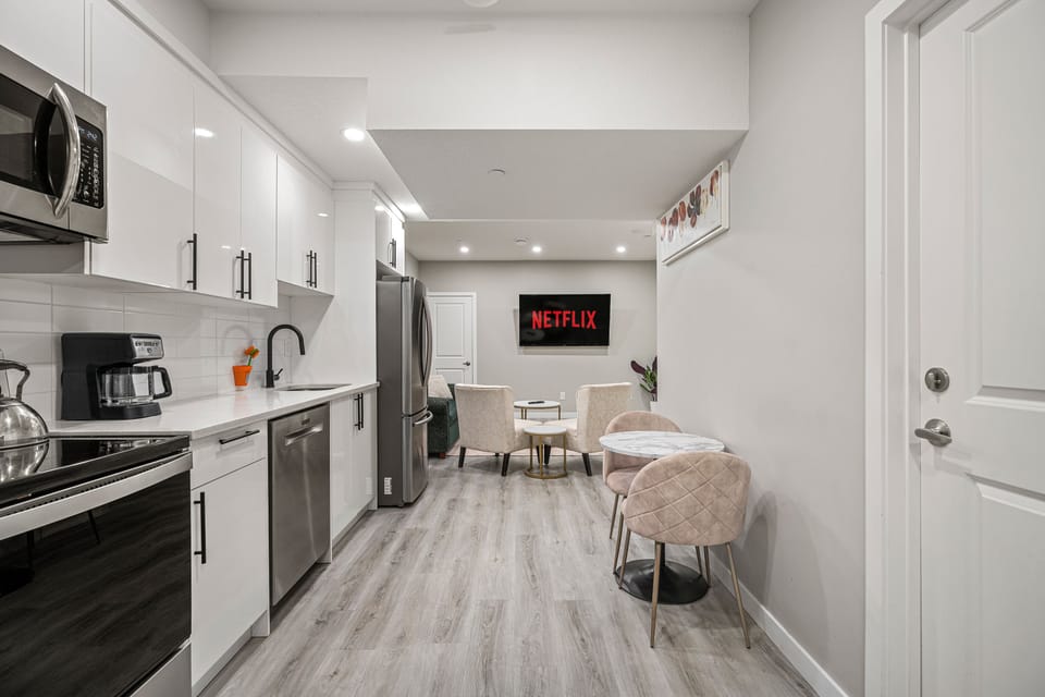 Basic House | Living area | 60-inch Smart TV with digital channels, TV, Netflix