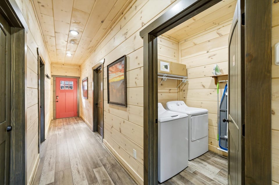 Creekside Splendor Cabin in Pigeon Forge
