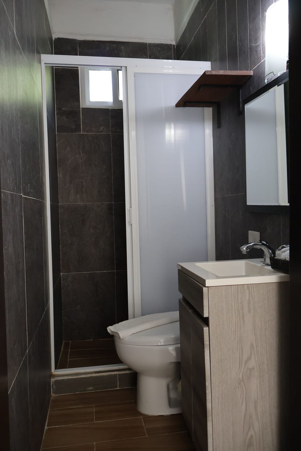 Premier Room, 3 Bedrooms | Bathroom | Rainfall showerhead, designer toiletries, towels, soap
