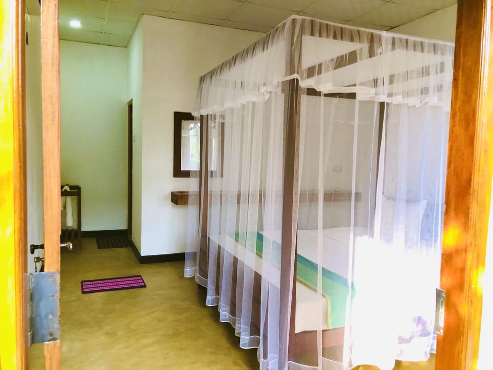 Deluxe Cottage, 1 Bedroom, Non Smoking, Lake View | Living area