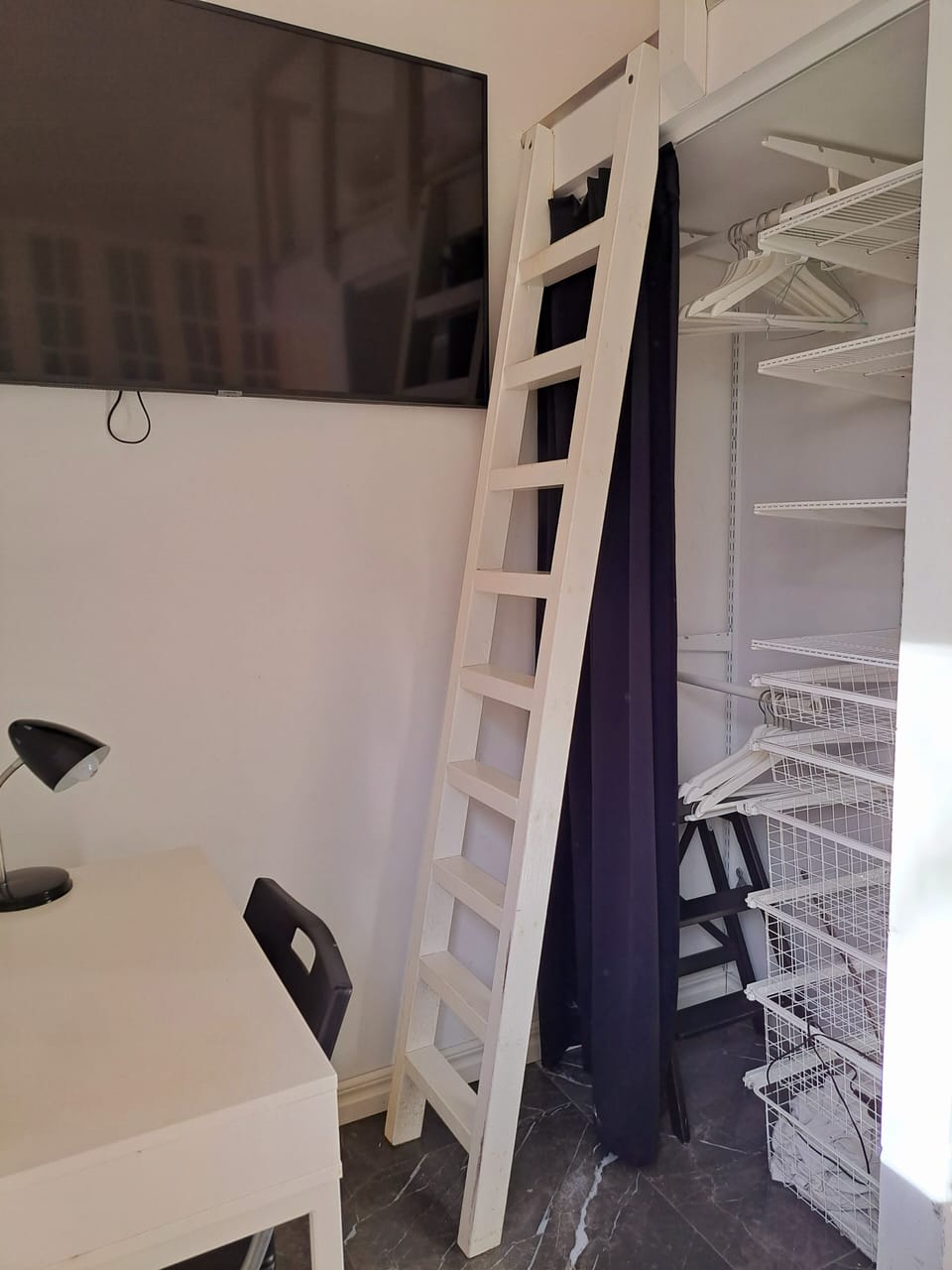 Comfort Cabin (Private Bathroom) | Premium bedding, individually decorated, individually furnished