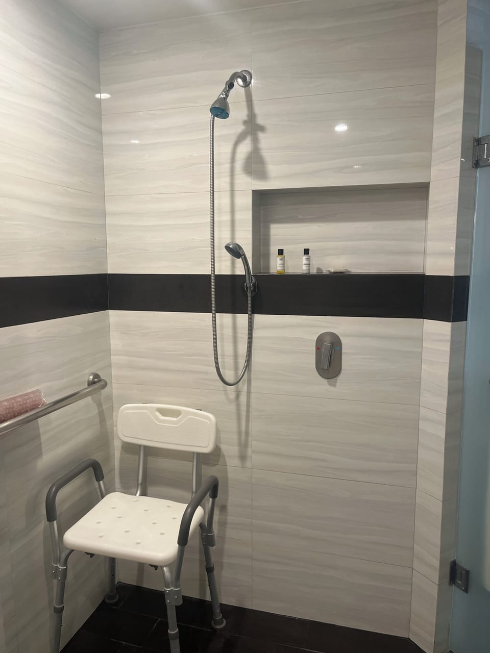 Twin Room - Disability Access | Bathroom | Bathtub, free toiletries, hair dryer, towels