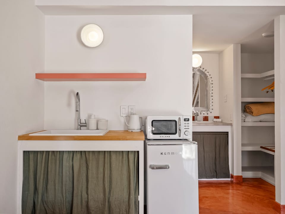 Deluxe Studio, 1 Queen Bed with Sofa bed | Private kitchenette | Fridge, microwave, electric kettle