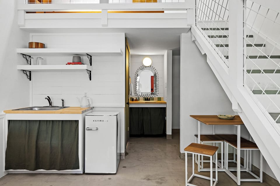 Deluxe Studio, 1 Queen Bed with Sofa bed | Mini-refrigerator