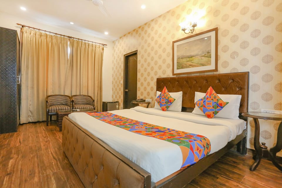Egyptian cotton sheets, premium bedding, in-room safe, desk