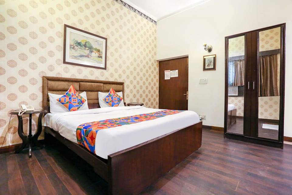 Deluxe Room | Egyptian cotton sheets, premium bedding, in-room safe, desk