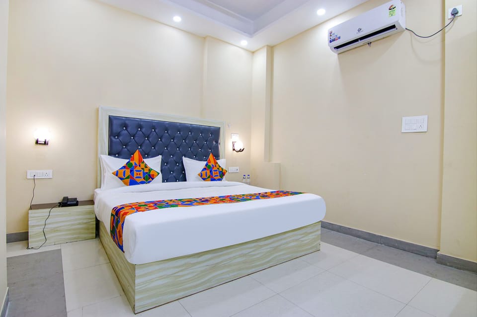 Egyptian cotton sheets, premium bedding, in-room safe, free WiFi