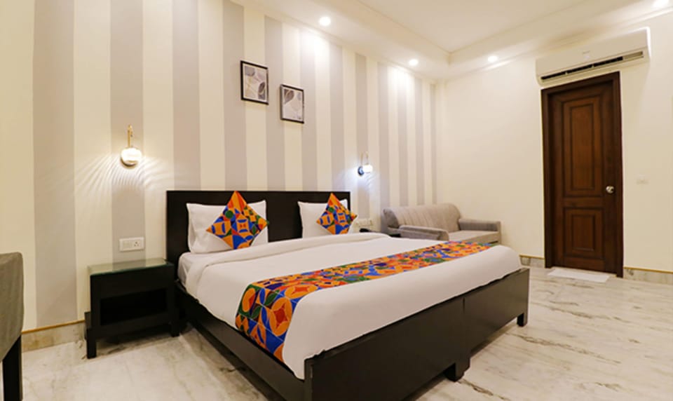 Egyptian cotton sheets, premium bedding, in-room safe, WiFi (free)