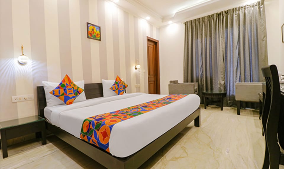 Egyptian cotton sheets, premium bedding, in-room safe, WiFi (free)