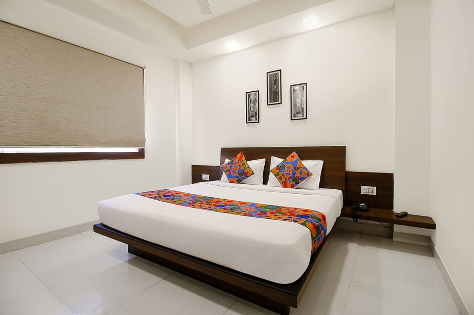Deluxe Room | Egyptian cotton sheets, premium bedding, in-room safe, desk