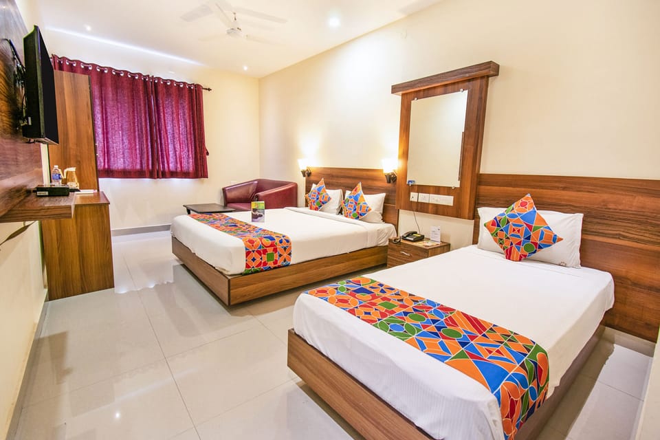 Egyptian cotton sheets, premium bedding, in-room safe, desk