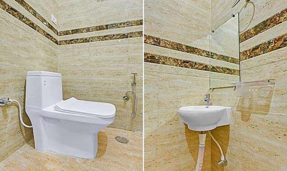 Deluxe Room | Bathroom | Shower, rainfall showerhead, free toiletries, towels